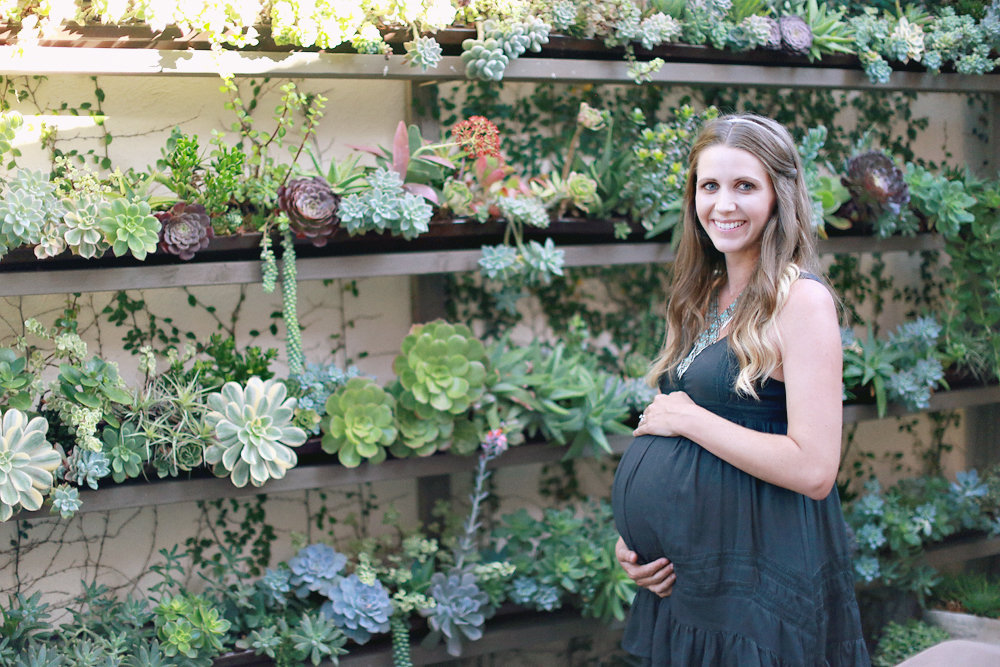 maternity-photos-brookealiceonphotography-succulent-cafe-oceanside-needlesandleaves-net.jpg